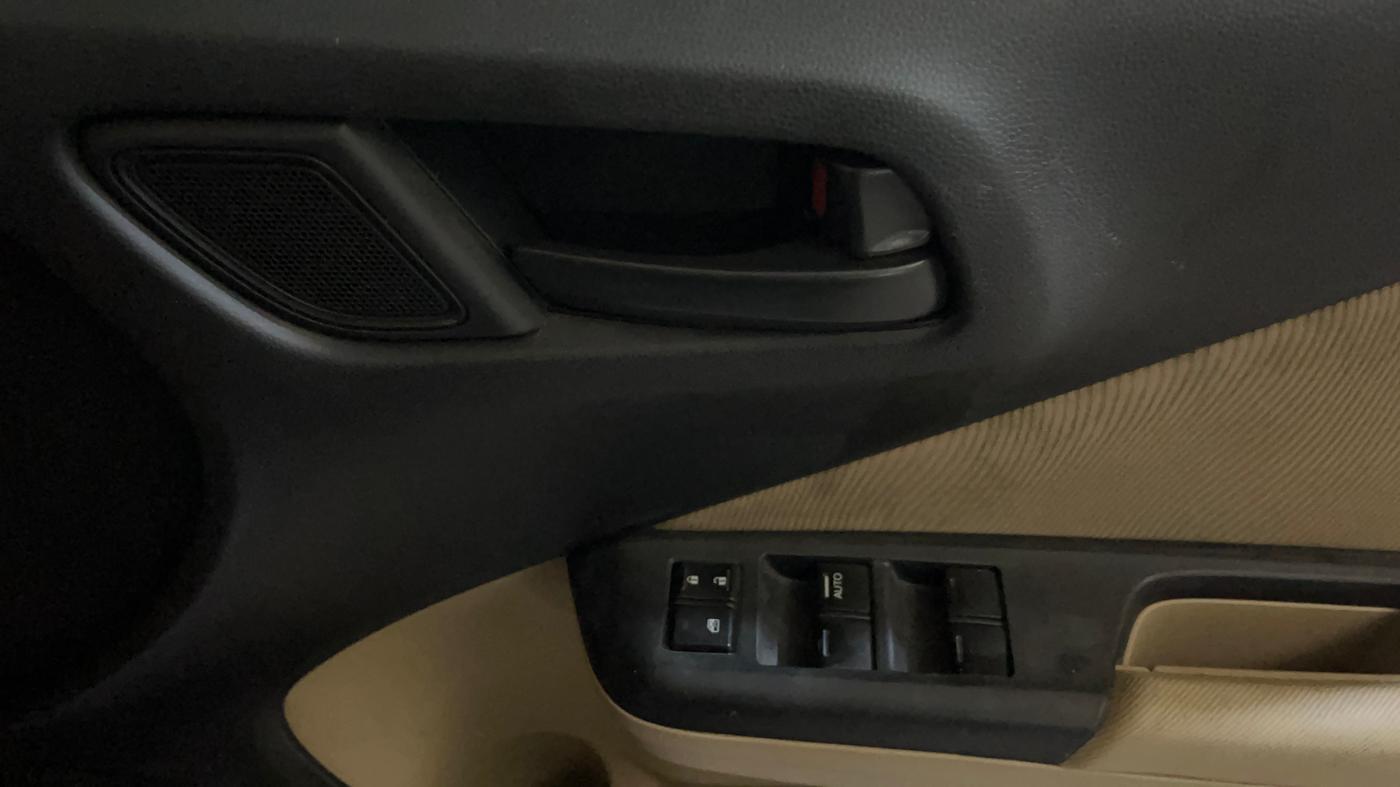 2014 Honda City 1.5L I-VTEC SV, CNG, Manual, 1,03,900 km, Driver Side Door Panels Control