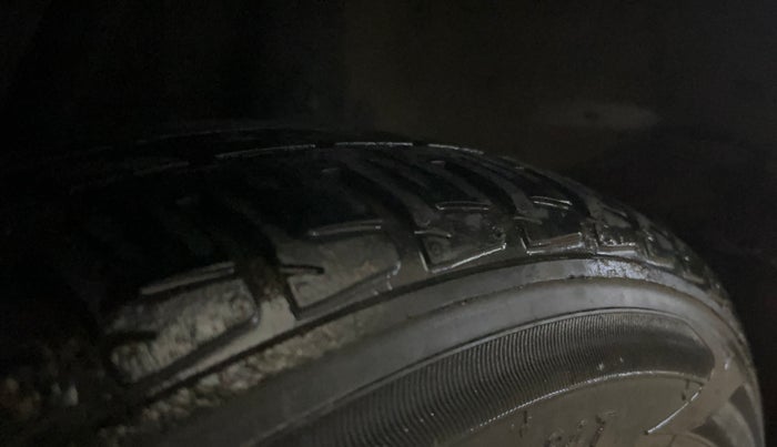 2014 Honda City 1.5L I-VTEC SV, CNG, Manual, 1,03,720 km, Left Rear Tyre Tread