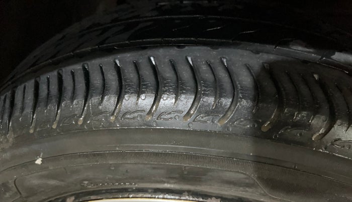 2014 Honda City 1.5L I-VTEC SV, CNG, Manual, 1,03,720 km, Right Front Tyre Tread