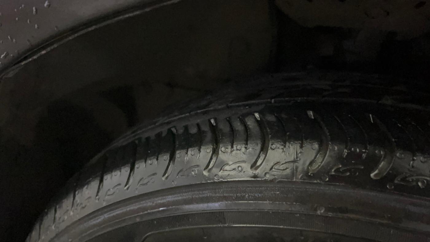 2014 Honda City 1.5L I-VTEC SV, CNG, Manual, 1,03,900 km, Left Front Tyre Tread