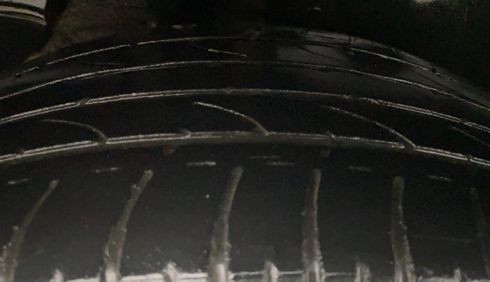 2017 Hyundai Creta SX PLUS AT 1.6 PETROL, Petrol, Automatic, 1,13,645 km, Right Rear Tyre Tread