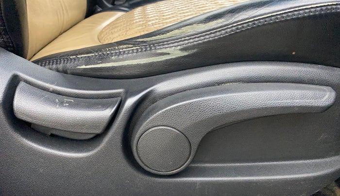 2017 Hyundai Creta SX PLUS AT 1.6 PETROL, Petrol, Automatic, 1,13,645 km, Driver Side Adjustment Panel