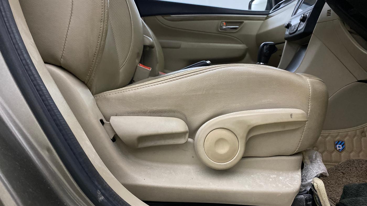 2020 Maruti Ciaz ALPHA  AT 1.5 SHVS PETROL, Petrol, Automatic, 52,176 km, Driver Side Adjustment Panel