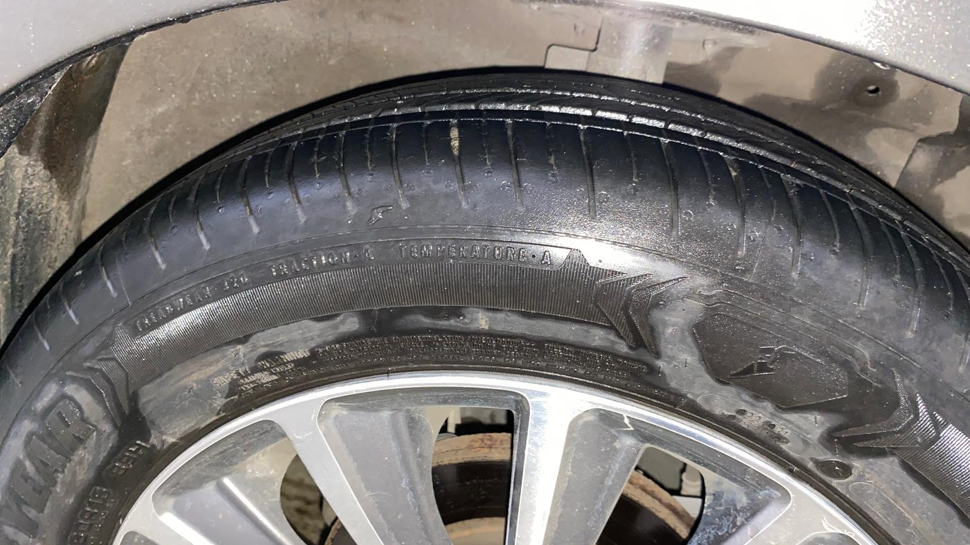 2020 Maruti Ciaz ALPHA  AT 1.5 SHVS PETROL, Petrol, Automatic, 52,176 km, Right Front Tyre Tread