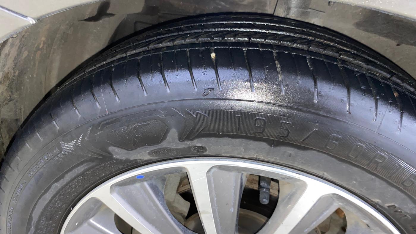 2020 Maruti Ciaz ALPHA  AT 1.5 SHVS PETROL, Petrol, Automatic, 52,176 km, Left Front Tyre Tread