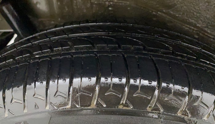 2018 Maruti Wagon R 1.0 VXI AMT, CNG, Automatic, 76,871 km, Right Rear Tyre Tread