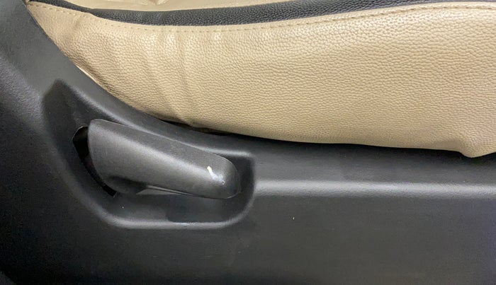 2018 Maruti Wagon R 1.0 VXI AMT, CNG, Automatic, 76,871 km, Driver Side Adjustment Panel