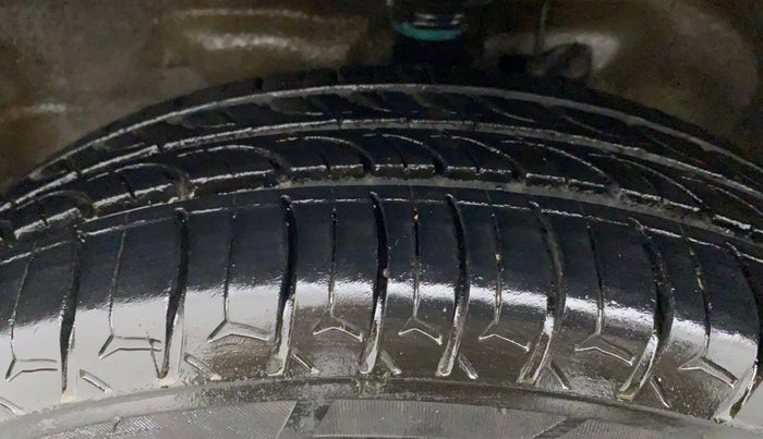 2018 Maruti Wagon R 1.0 VXI AMT, CNG, Automatic, 76,871 km, Left Front Tyre Tread