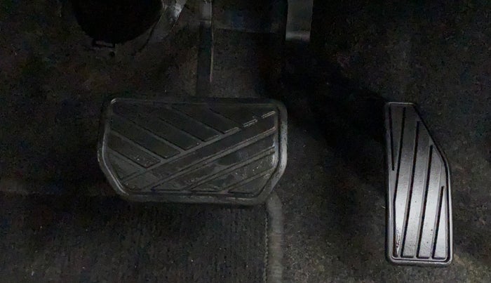 2018 Maruti Wagon R 1.0 VXI AMT, CNG, Automatic, 76,871 km, Pedals