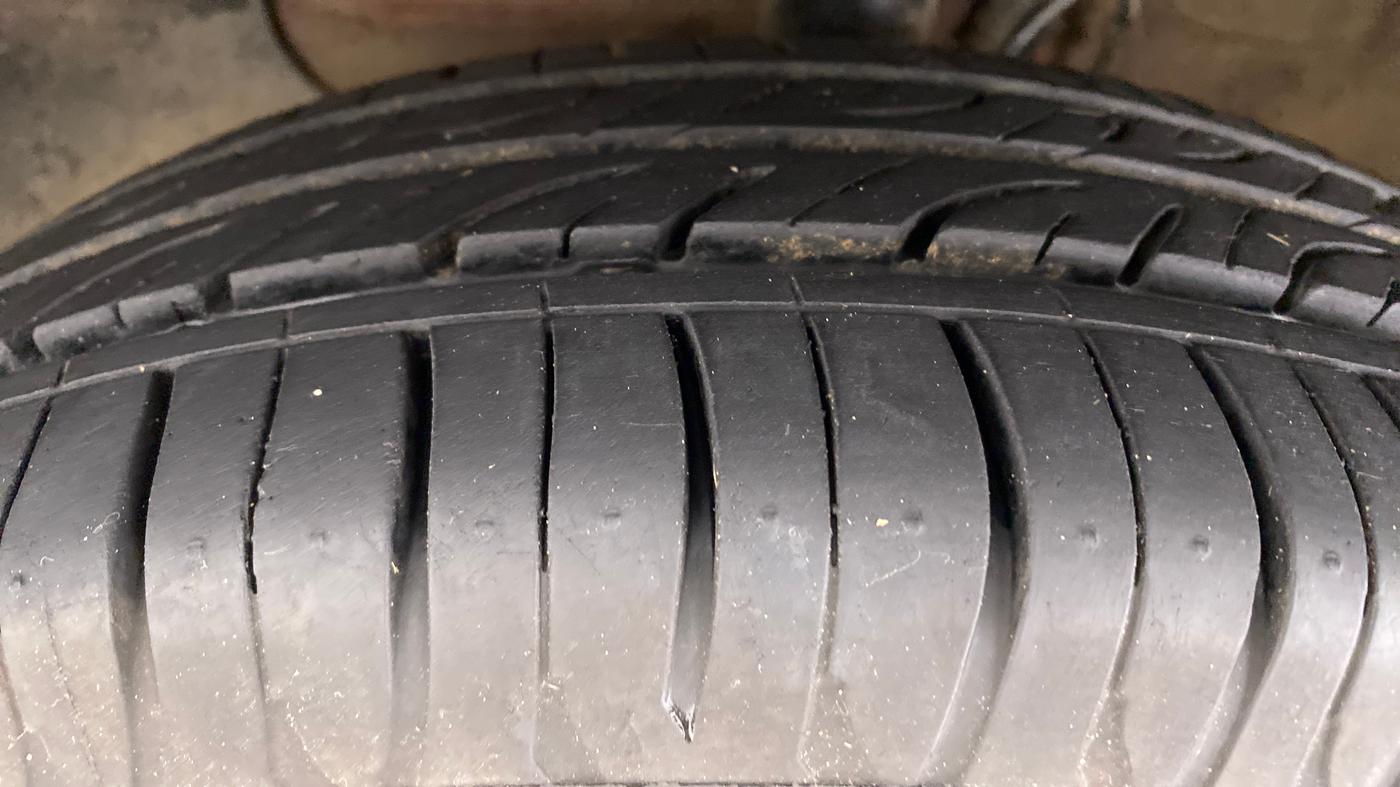 2017 Hyundai Elite i20 SPORTZ 1.2, Petrol, Manual, 49,509 km, Left Front Tyre Tread