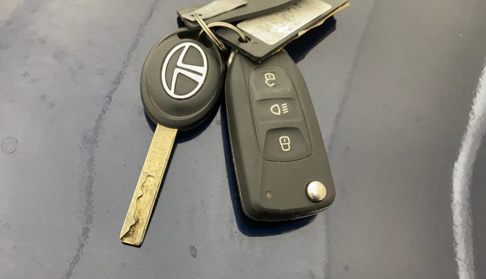 2022 Tata Tiago XZ PLUS CNG, CNG, Manual, 48,024 km, Key Close Up