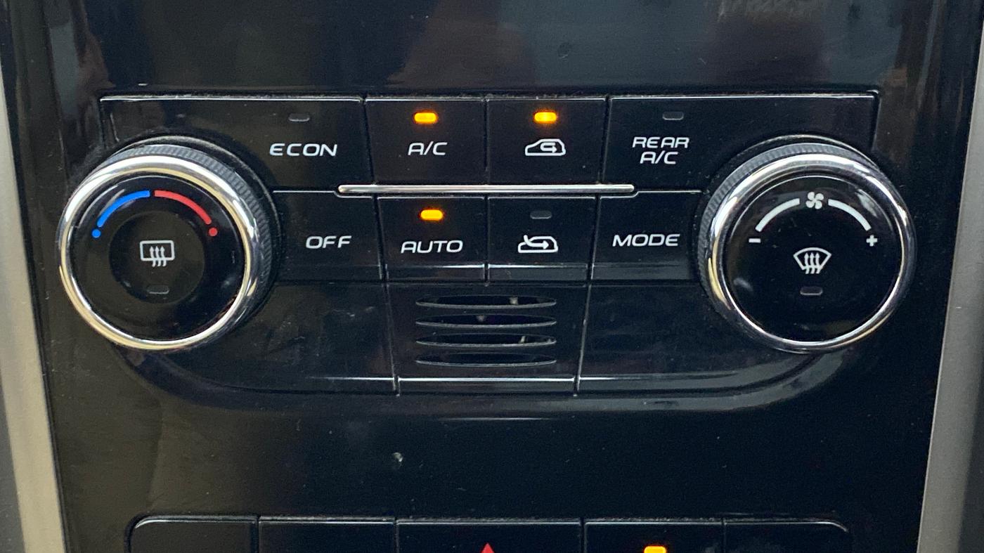 2021 Mahindra XUV500 W7 FWD, Diesel, Manual, 22,865 km, Automatic Climate Control