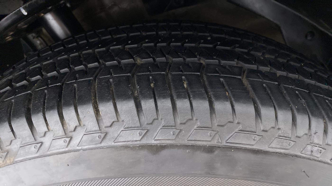 2021 Mahindra XUV500 W7 FWD, Diesel, Manual, 22,865 km, Right Front Tyre Tread