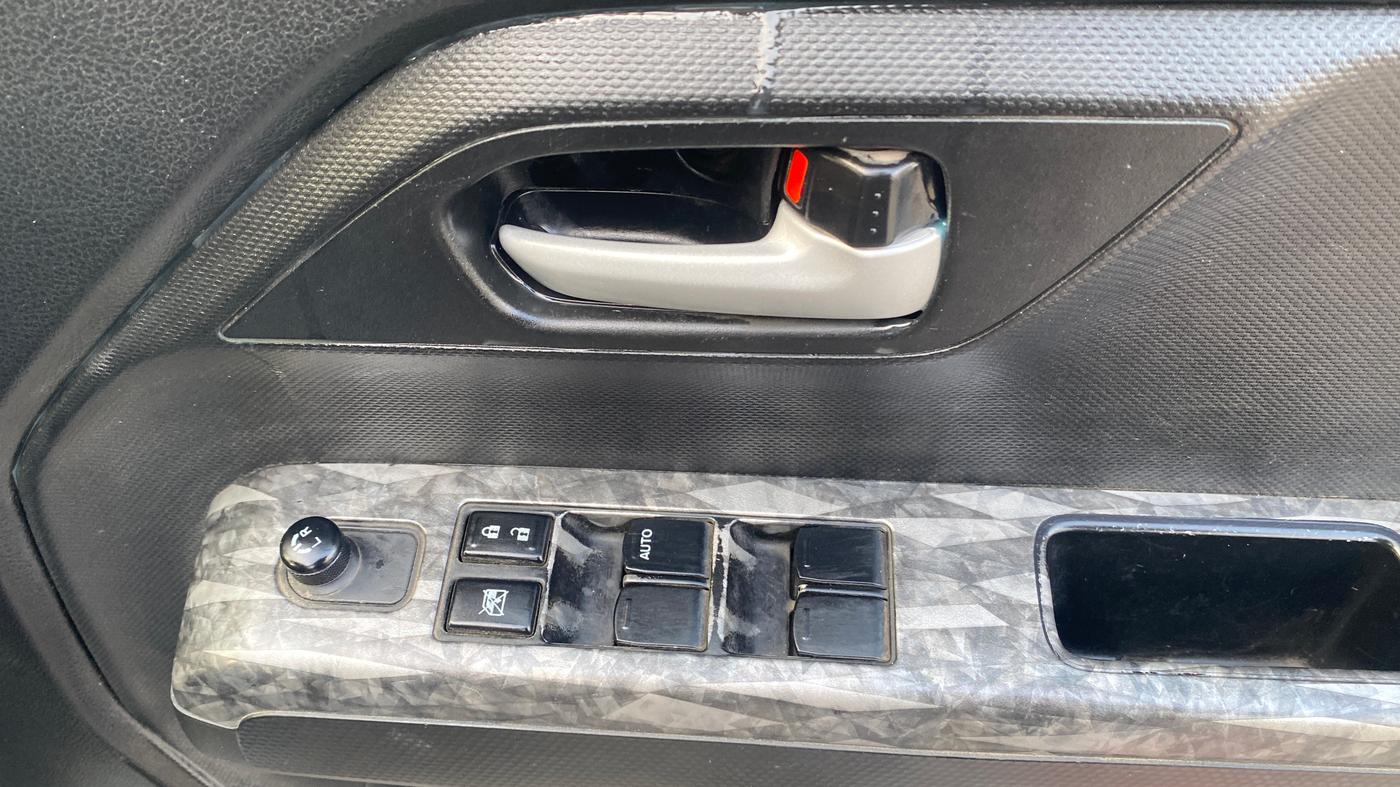 2021 Maruti New Wagon-R VXI 1.2, Petrol, Manual, 51,429 km, Driver Side Door Panels Control