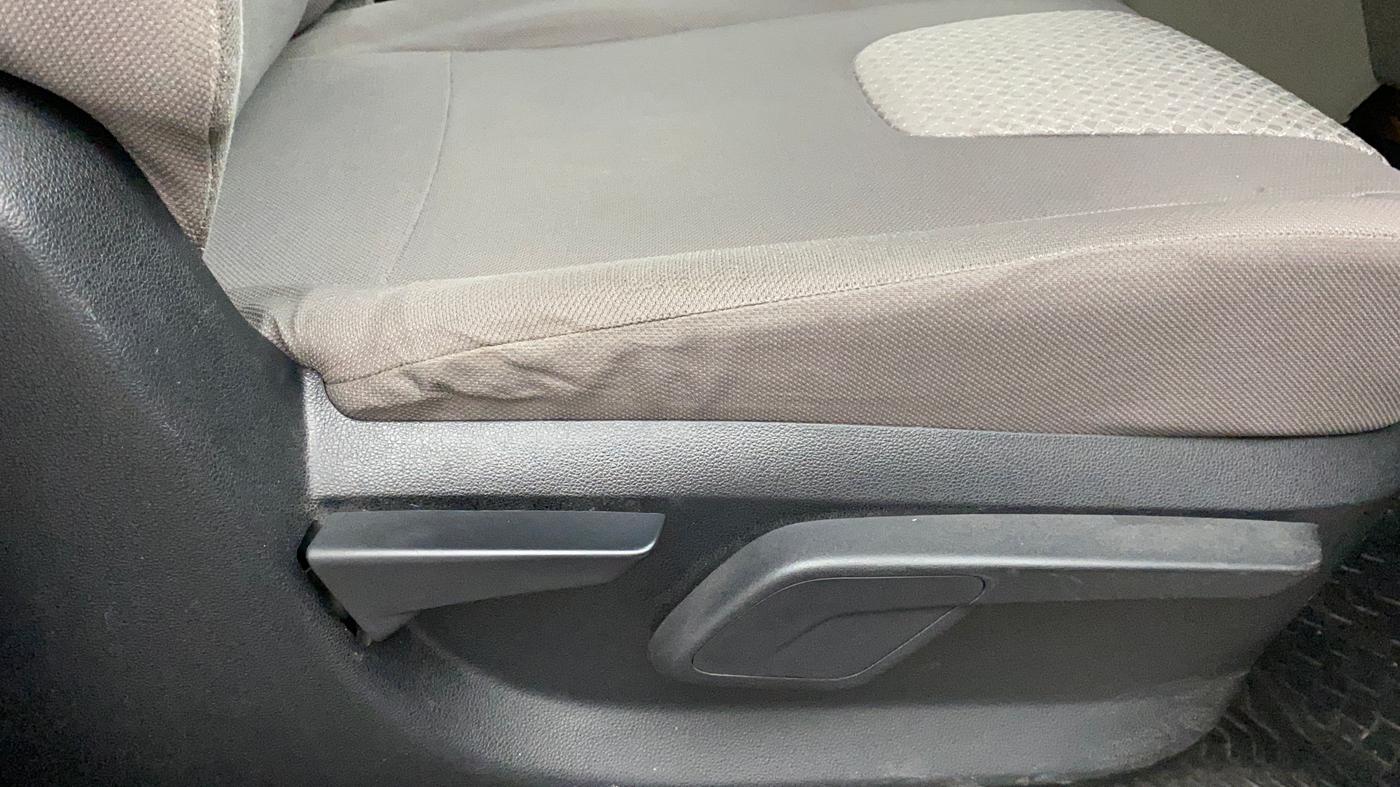 2016 Mahindra Kuv100 K8 D 6 STR, Diesel, Manual, 78,802 km, Driver Side Adjustment Panel