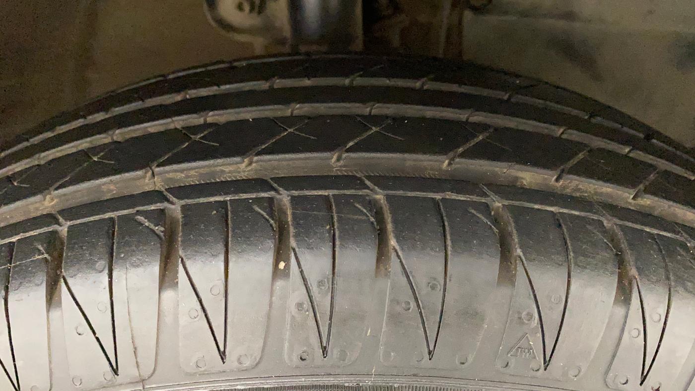 2016 Mahindra Kuv100 K8 D 6 STR, Diesel, Manual, 78,802 km, Right Front Tyre Tread