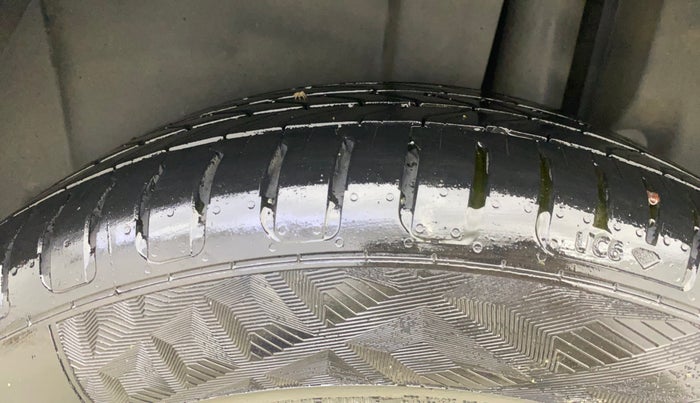 2018 Maruti Ertiga ZXI+, Petrol, Manual, 51,984 km, Left Rear Tyre Tread