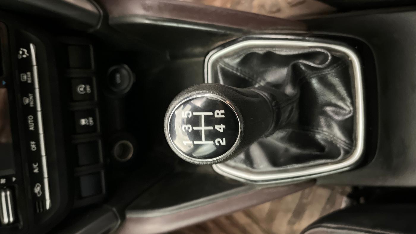2022 Maruti Grand Vitara ALPHA SMART HYBRID, Petrol, Manual, 32,731 km, Gear Lever