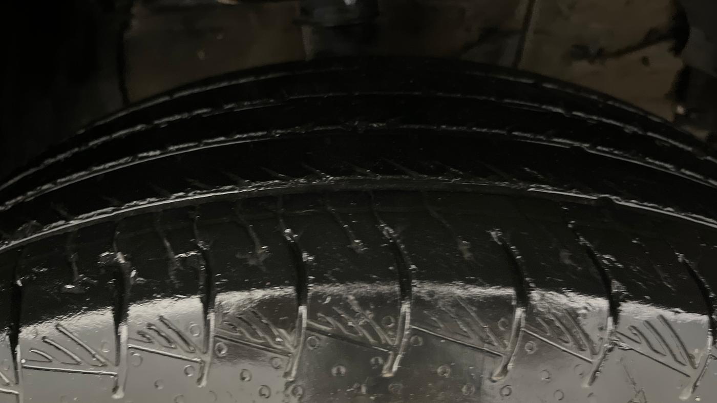 2022 Maruti Grand Vitara ALPHA SMART HYBRID, Petrol, Manual, 32,731 km, Right Front Tyre Tread
