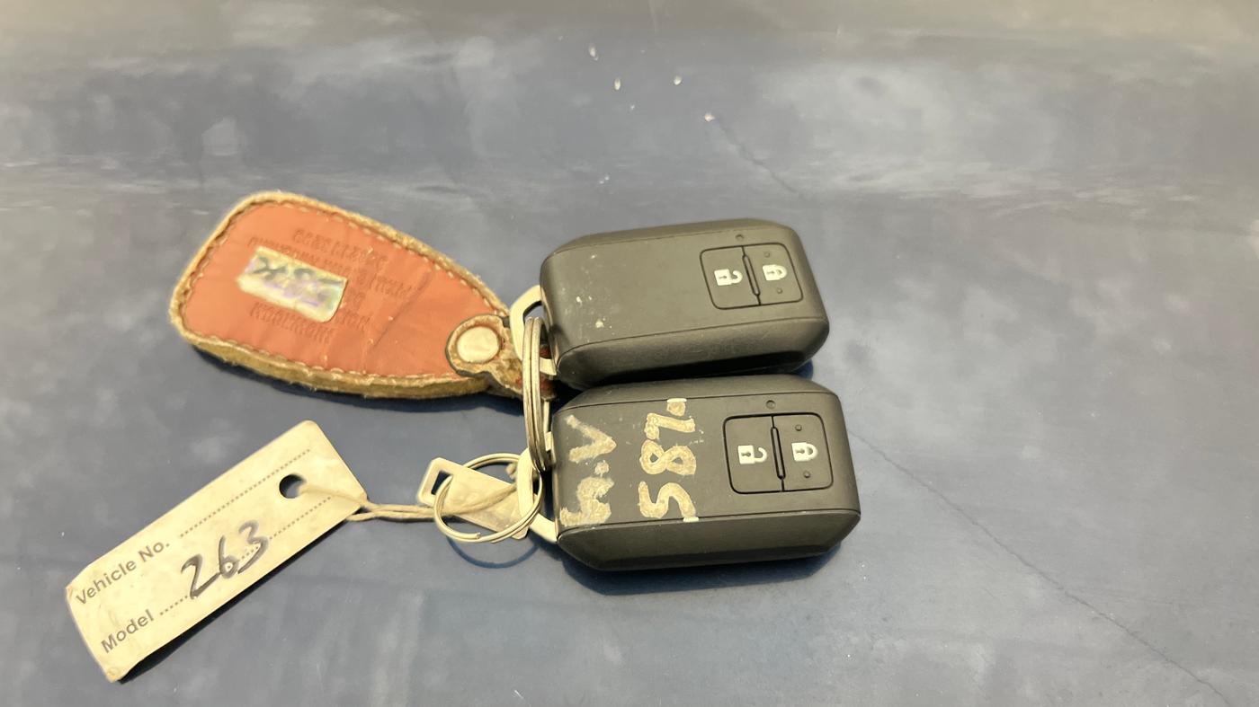 2022 Maruti Grand Vitara ALPHA SMART HYBRID, Petrol, Manual, 32,731 km, Key Close Up
