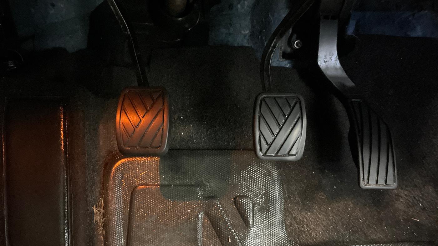2022 Maruti Grand Vitara ALPHA SMART HYBRID, Petrol, Manual, 32,731 km, Pedals