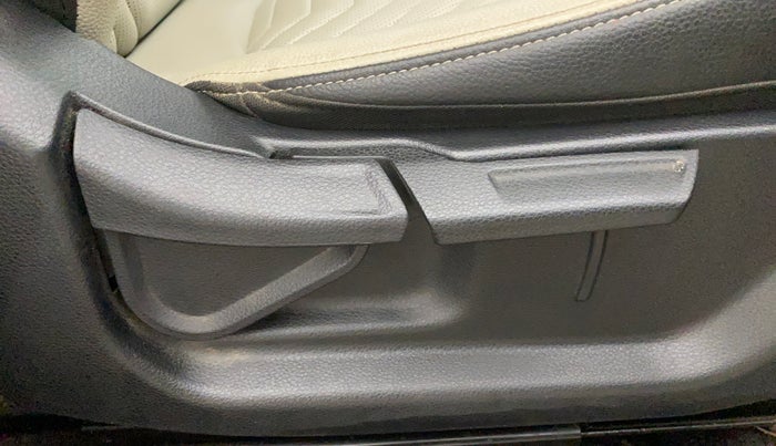 2020 KIA SONET HTX PLUS 1.0 IMT, Petrol, Manual, 40,060 km, Driver Side Adjustment Panel