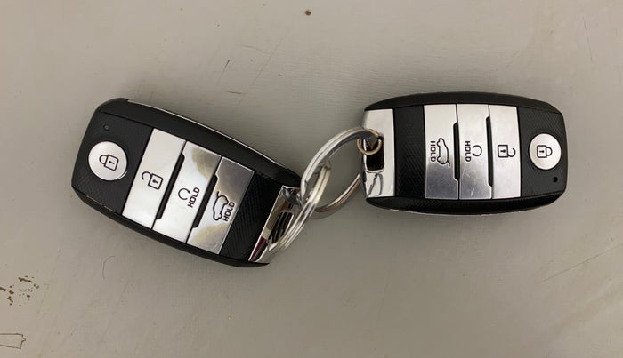 2020 KIA SONET HTX PLUS 1.0 IMT, Petrol, Manual, 40,060 km, Key Close Up