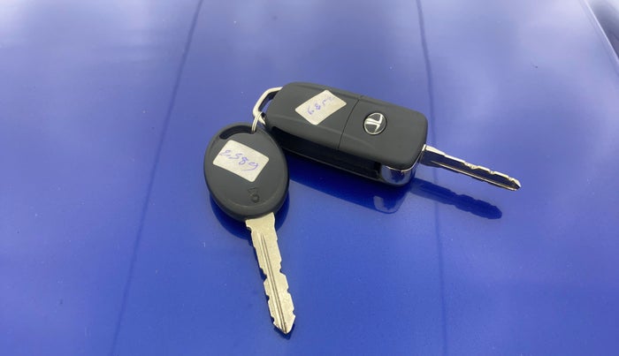 2015 Tata Zest XT PETROL, Petrol, Manual, 69,281 km, Key Close Up