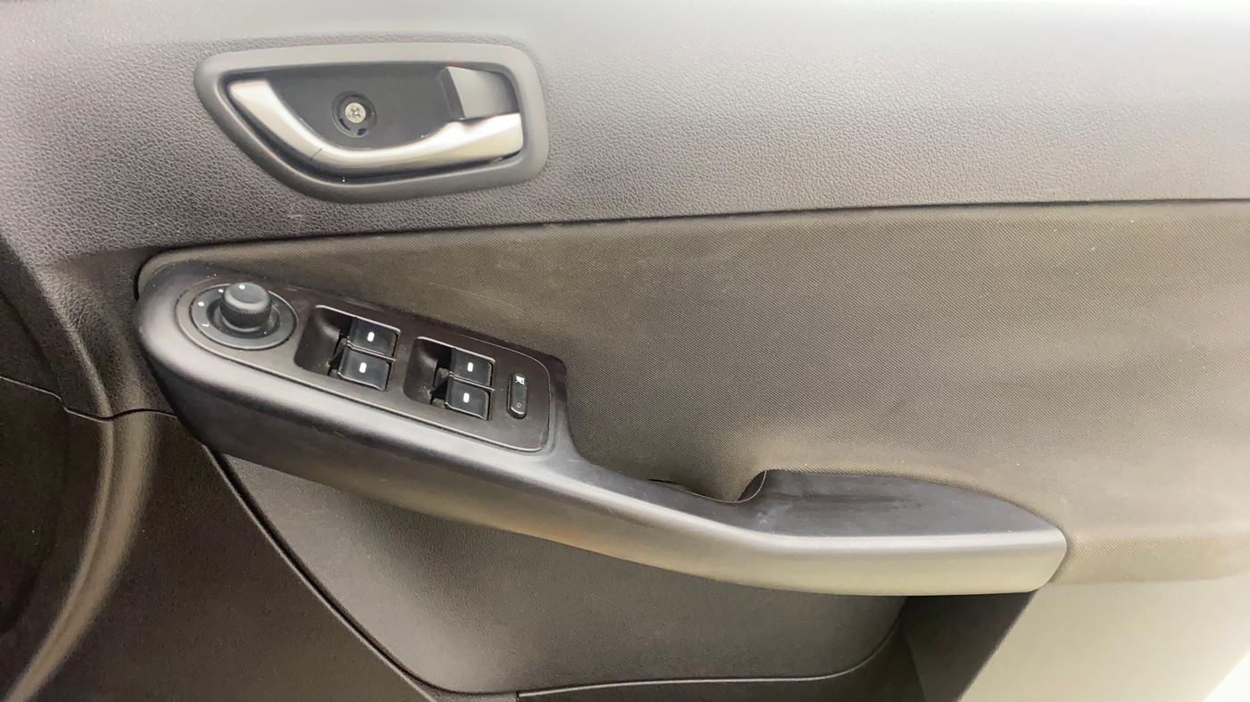 2015 Tata Zest XT PETROL, Petrol, Manual, 69,143 km, Driver Side Door Panels Control