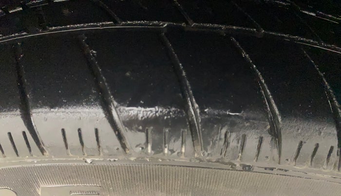 2017 Volkswagen Polo HIGHLINE1.2L, Petrol, Manual, 53,792 km, Right Front Tyre Tread