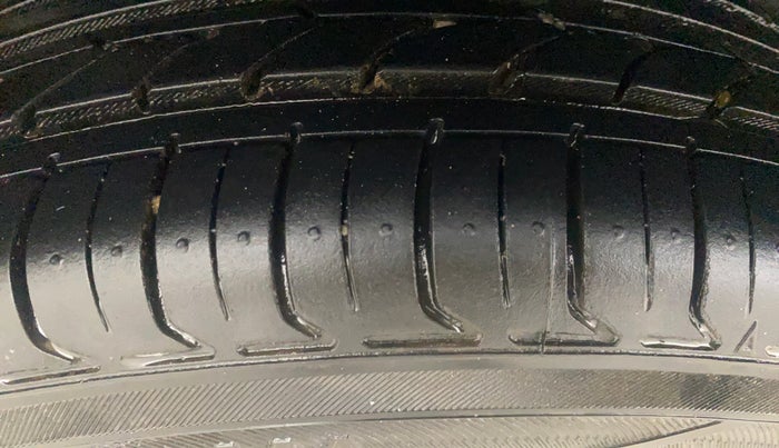 2017 Volkswagen Polo HIGHLINE1.2L, Petrol, Manual, 53,792 km, Right Rear Tyre Tread