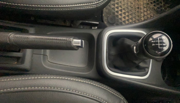 2017 Volkswagen Polo HIGHLINE1.2L, Petrol, Manual, 53,792 km, Gear Lever