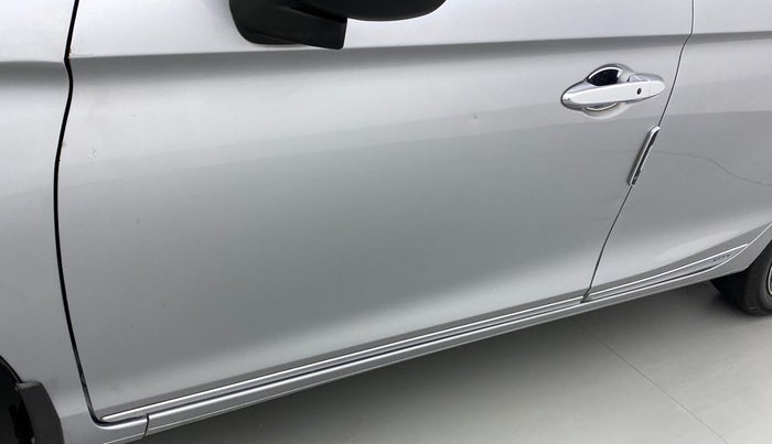 2021 Honda City 1.5L I-VTEC ZX CVT, Petrol, Automatic, 25,769 km, Front passenger door - Minor scratches
