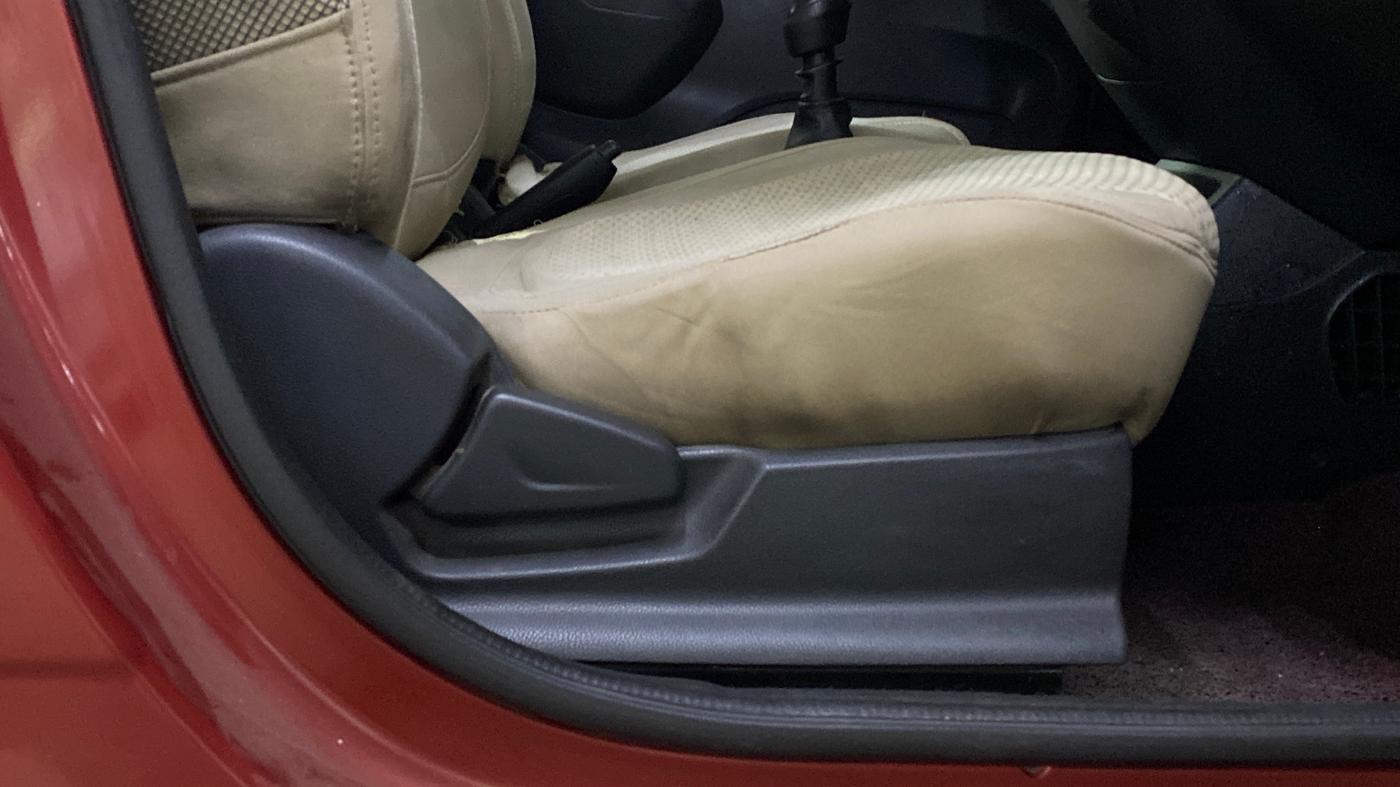 2016 Renault Kwid RXT 0.8, Petrol, Manual, 60,645 km, Driver Side Adjustment Panel