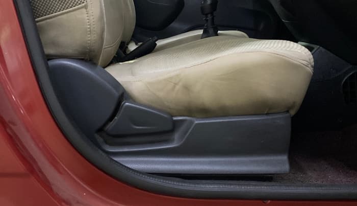 2016 Renault Kwid RXT 0.8, Petrol, Manual, 60,773 km, Driver Side Adjustment Panel