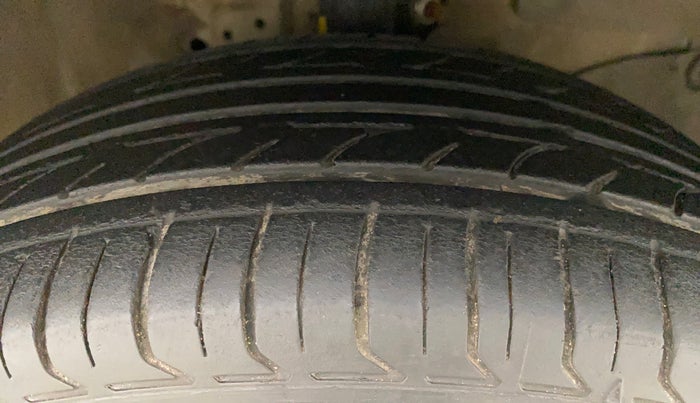 2015 Honda Brio S MT, Petrol, Manual, 65,394 km, Right Front Tyre Tread