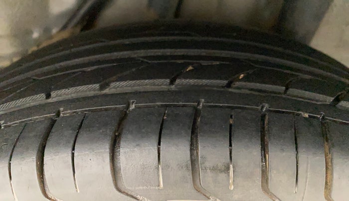 2015 Honda Brio S MT, Petrol, Manual, 65,394 km, Left Rear Tyre Tread