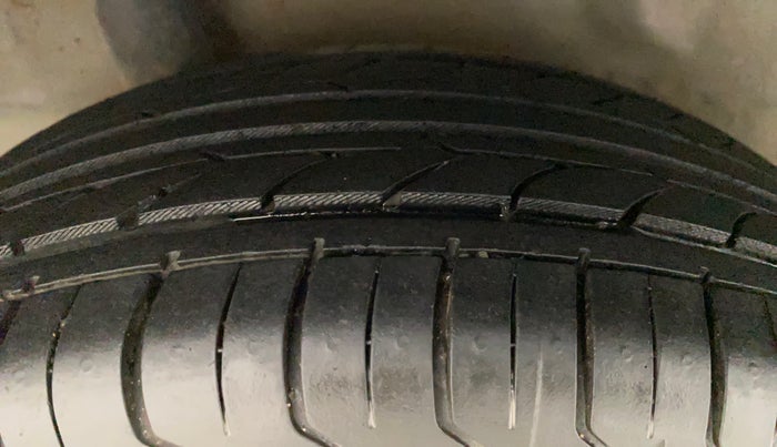 2015 Honda Brio S MT, Petrol, Manual, 65,394 km, Right Rear Tyre Tread