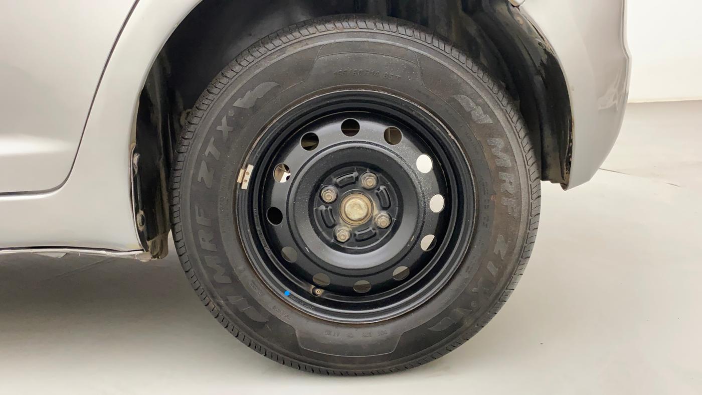 2011 Maruti Swift VXI, Petrol, Manual, 1,02,464 km, Left Rear Wheel