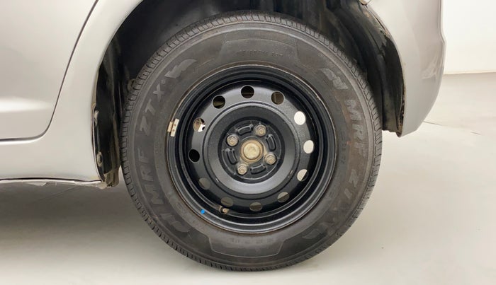 2011 Maruti Swift VXI, Petrol, Manual, 1,02,464 km, Left Rear Wheel