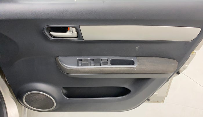 2011 Maruti Swift VXI, Petrol, Manual, 1,02,464 km, Driver Side Door Panels Control
