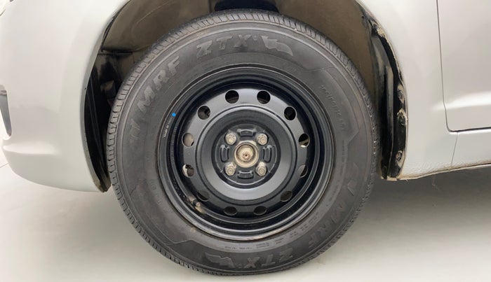 2011 Maruti Swift VXI, Petrol, Manual, 1,02,464 km, Left Front Wheel