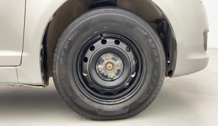 2011 Maruti Swift VXI, Petrol, Manual, 1,02,464 km, Right Front Wheel