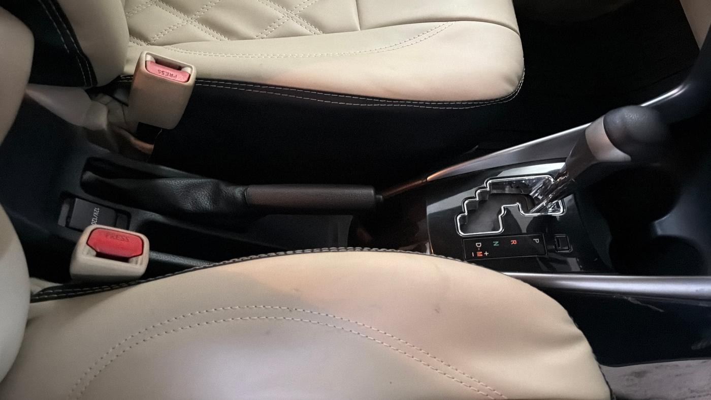 2018 Toyota YARIS V CVT, Petrol, Automatic, 98,237 km, Gear Lever