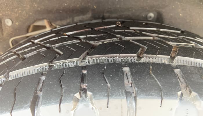 2019 Mahindra ALTURAS G4 4WD AT, Diesel, Automatic, 1,43,089 km, Right Rear Tyre Tread