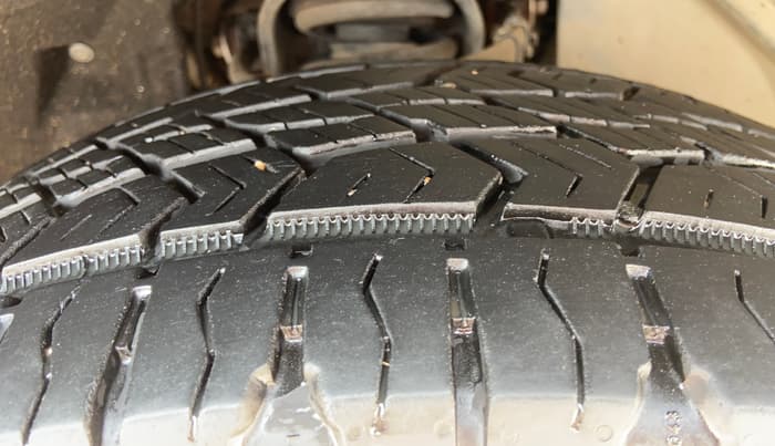 2019 Mahindra ALTURAS G4 4WD AT, Diesel, Automatic, 1,43,089 km, Right Front Tyre Tread
