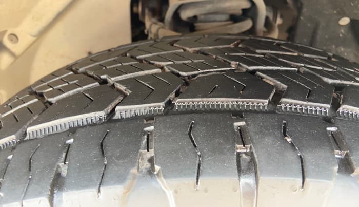2019 Mahindra ALTURAS G4 4WD AT, Diesel, Automatic, 1,43,089 km, Left Front Tyre Tread