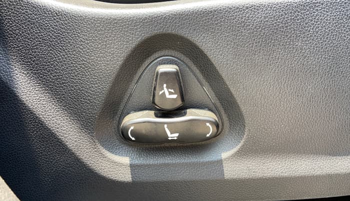 2019 Mahindra ALTURAS G4 4WD AT, Diesel, Automatic, 1,43,089 km, Driver Side Adjustment Panel