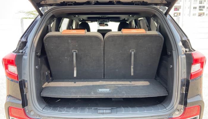 2019 Mahindra ALTURAS G4 4WD AT, Diesel, Automatic, 1,43,089 km, Boot Inside
