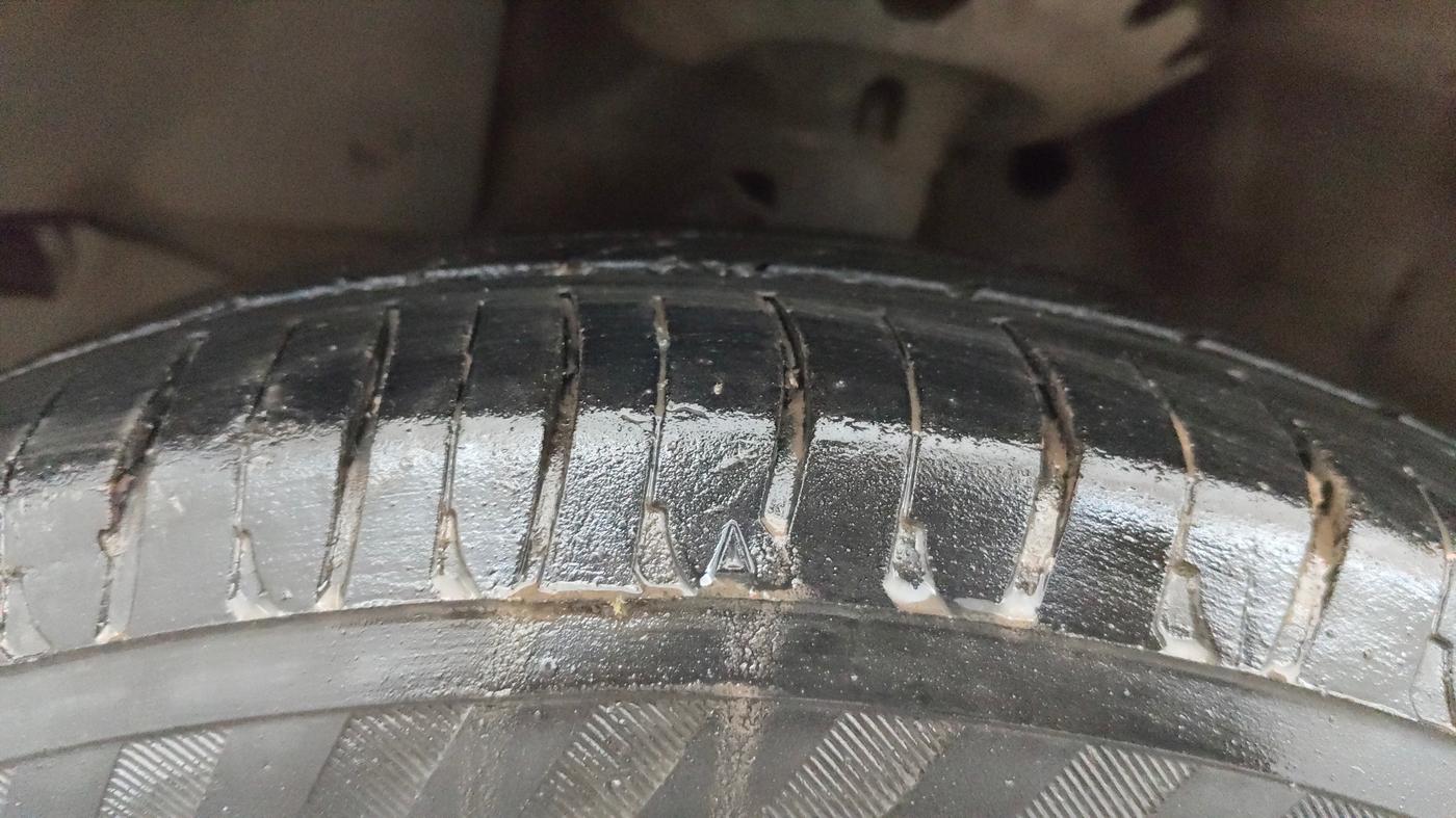 2017 Honda Amaze 1.2L I-VTEC S, Petrol, Manual, 68,739 km, Left Front Tyre Tread